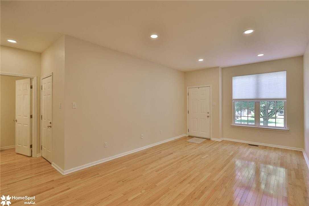8149 Cross Creek Cir - Photo 5 of 48