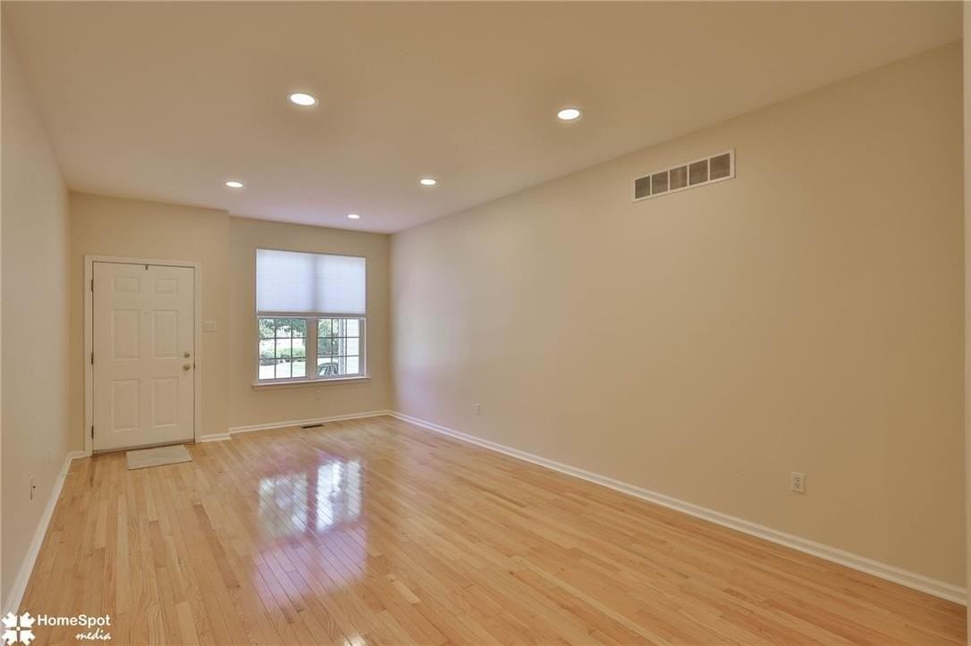 8149 Cross Creek Cir - Photo 6 of 48