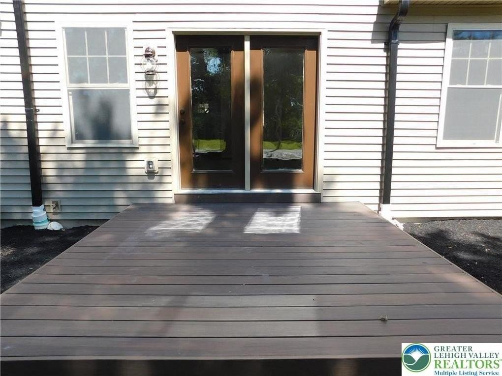 639 Linden St - Photo 7 of 17