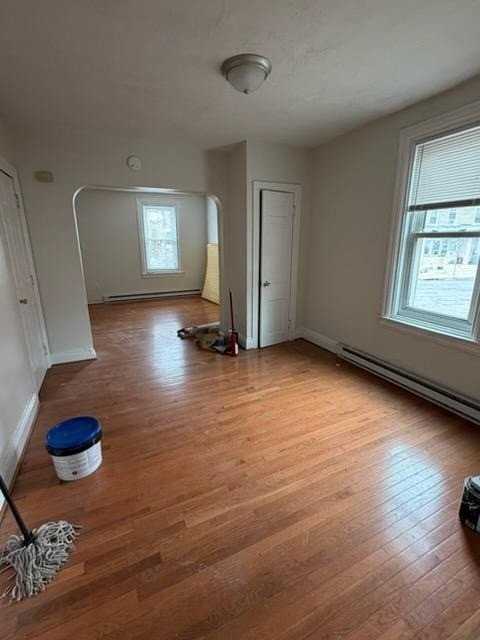 552 Thomas St - Photo 3 of 8