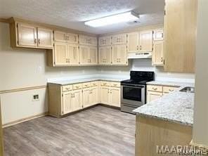 608 Sheila Blvd - Photo 3 of 7