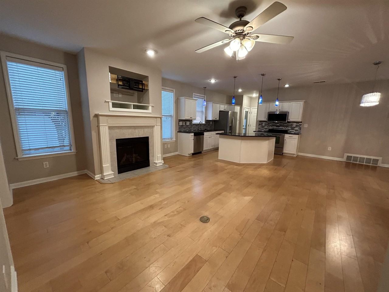 1390 Island Town Dr - Photo 3 of 27