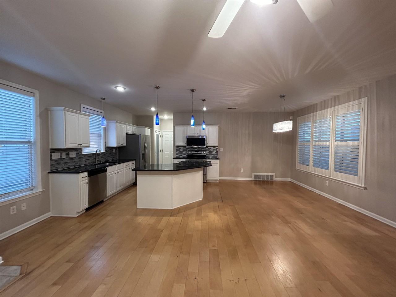 1390 Island Town Dr - Photo 4 of 27