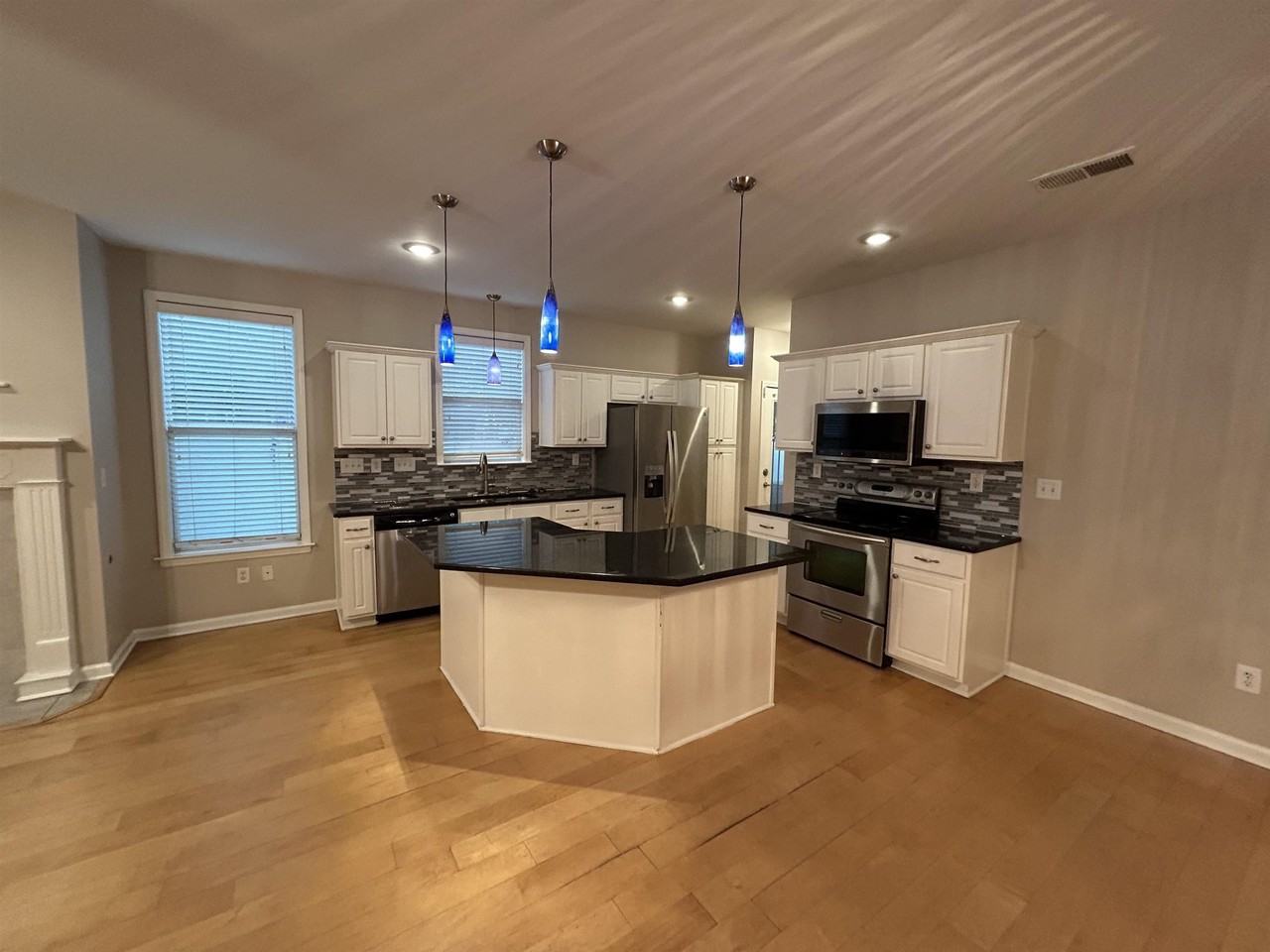 1390 Island Town Dr - Photo 5 of 27