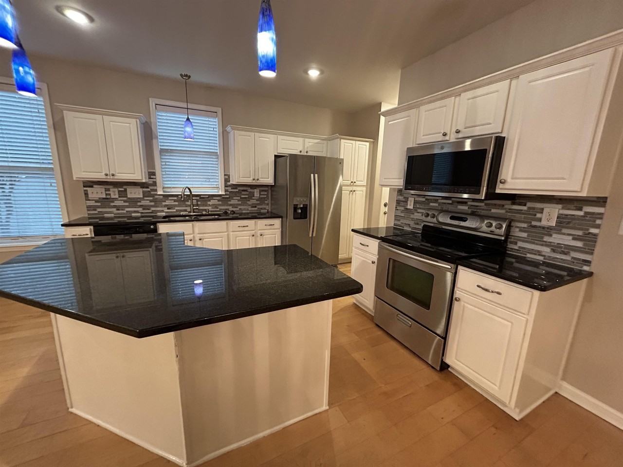 1390 Island Town Dr - Photo 6 of 27