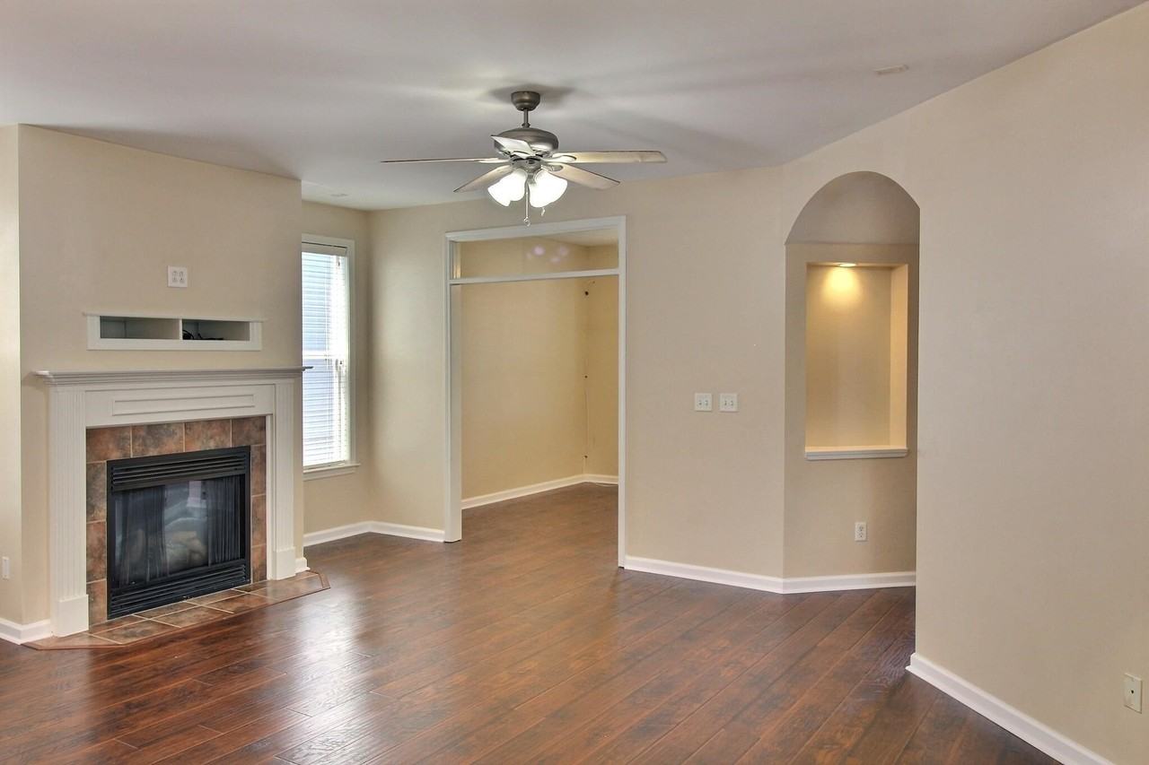 1368 Island Town Dr - Photo 4 of 21
