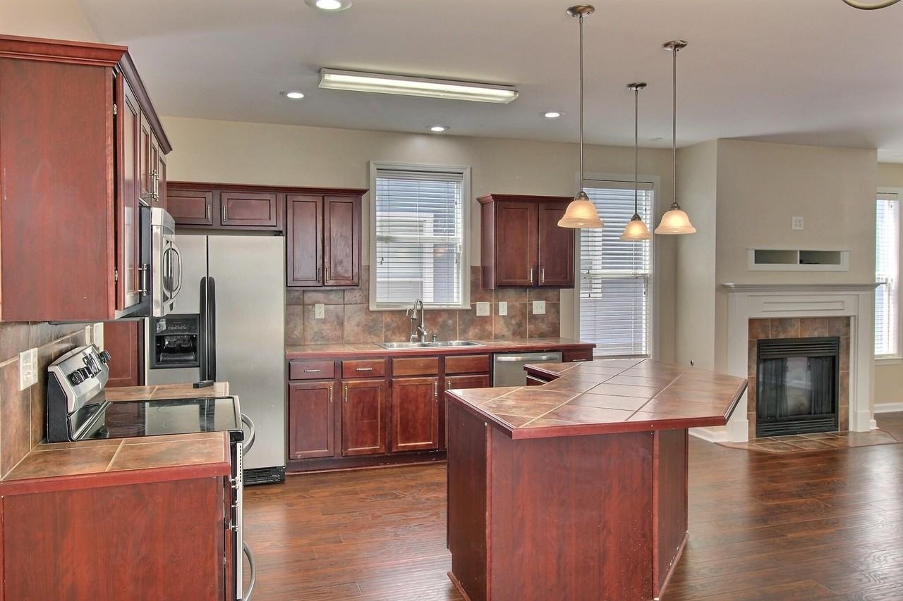 1368 Island Town Dr - Photo 5 of 21