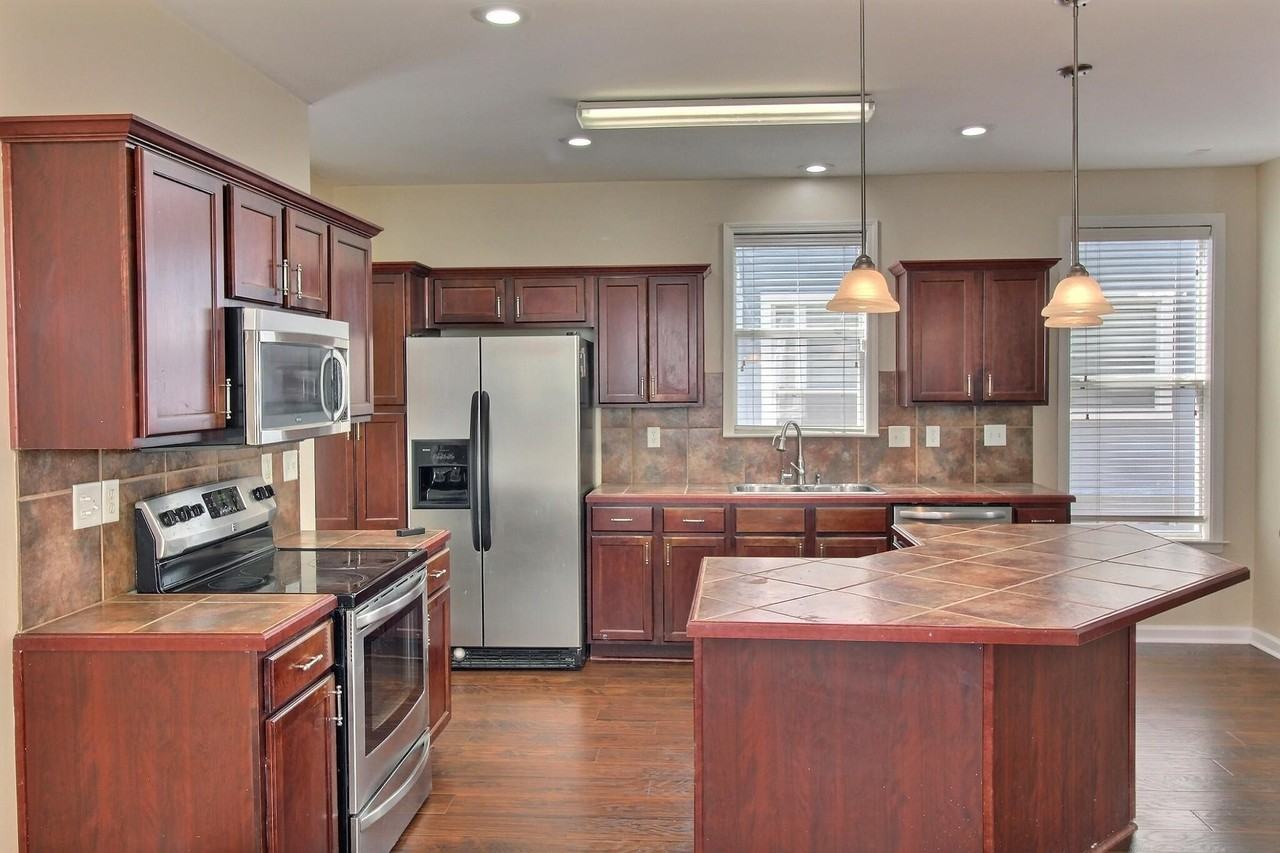 1368 Island Town Dr - Photo 6 of 21
