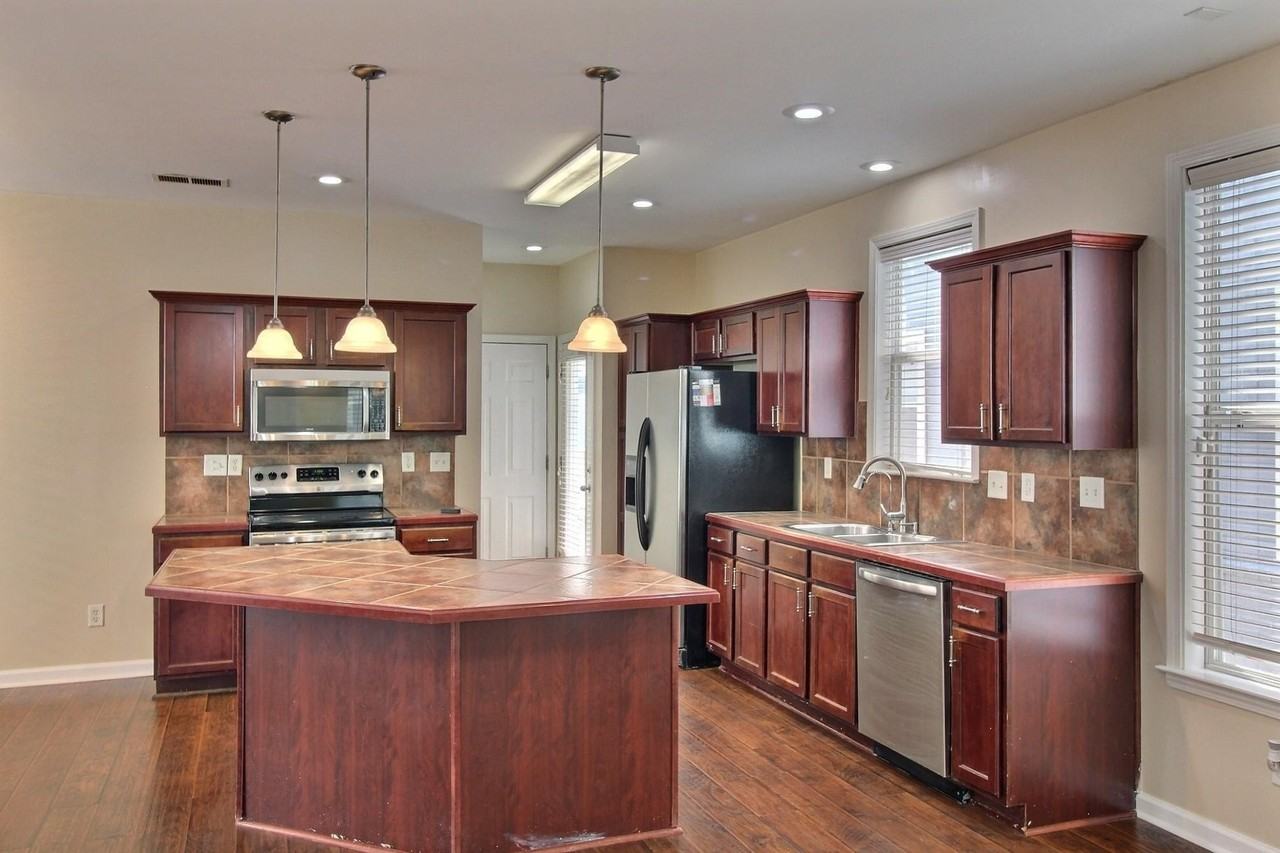 1368 Island Town Dr - Photo 7 of 21