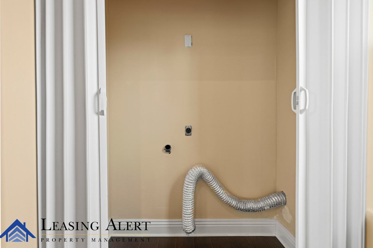 5011 Hayvenhurst Ave #1 - Photo 5 of 17