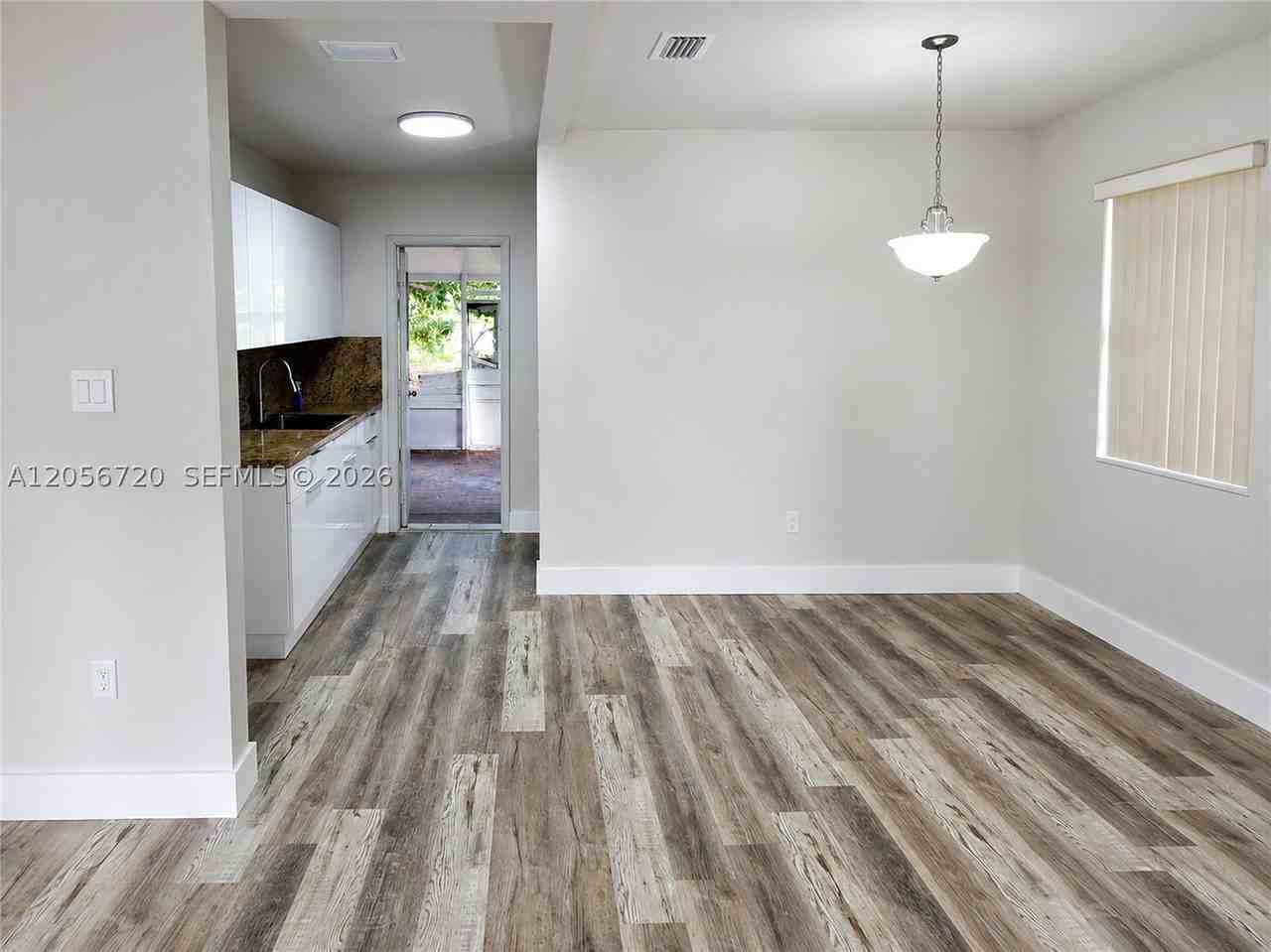 740 Nw 130th St - Photo 3 of 14