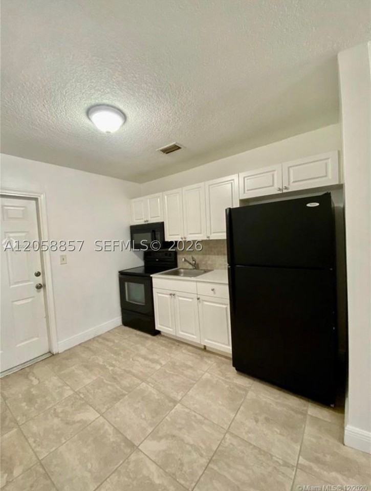 4141 Sw 20th St #3 - Photo 2 of 7