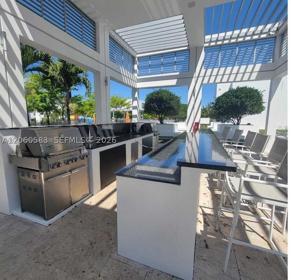 10346 Nw 66th St - Photo 6 of 16