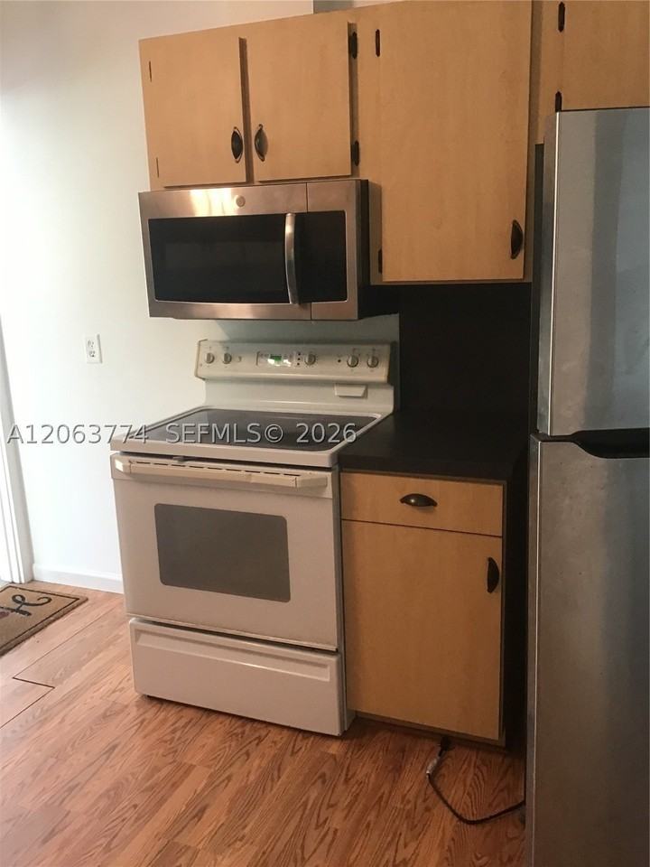 429 49th St - Photo 6 of 33