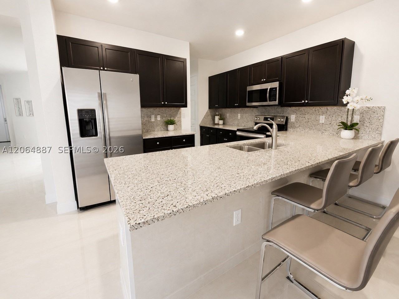 10614 W 35th Ln - Photo 2 of 20