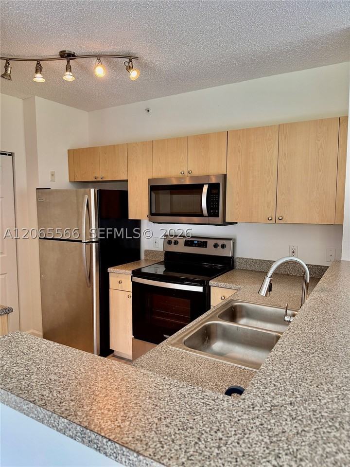 8010 N Nob Hill Rd #102 - Photo 4 of 23