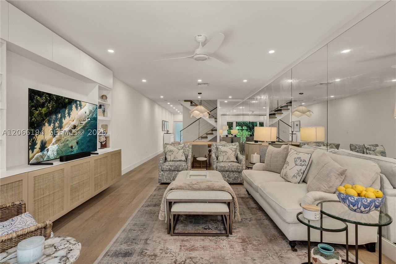 6011 N Bayshore Dr #10 - Photo 5 of 18