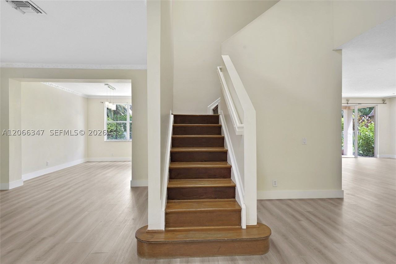 4312 Laurel Ridge Cir - Photo 4 of 49