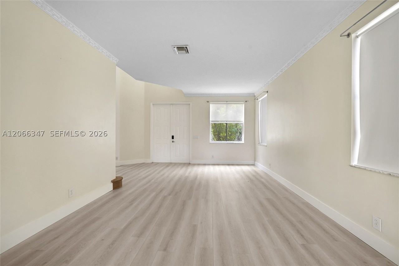 4312 Laurel Ridge Cir - Photo 6 of 49