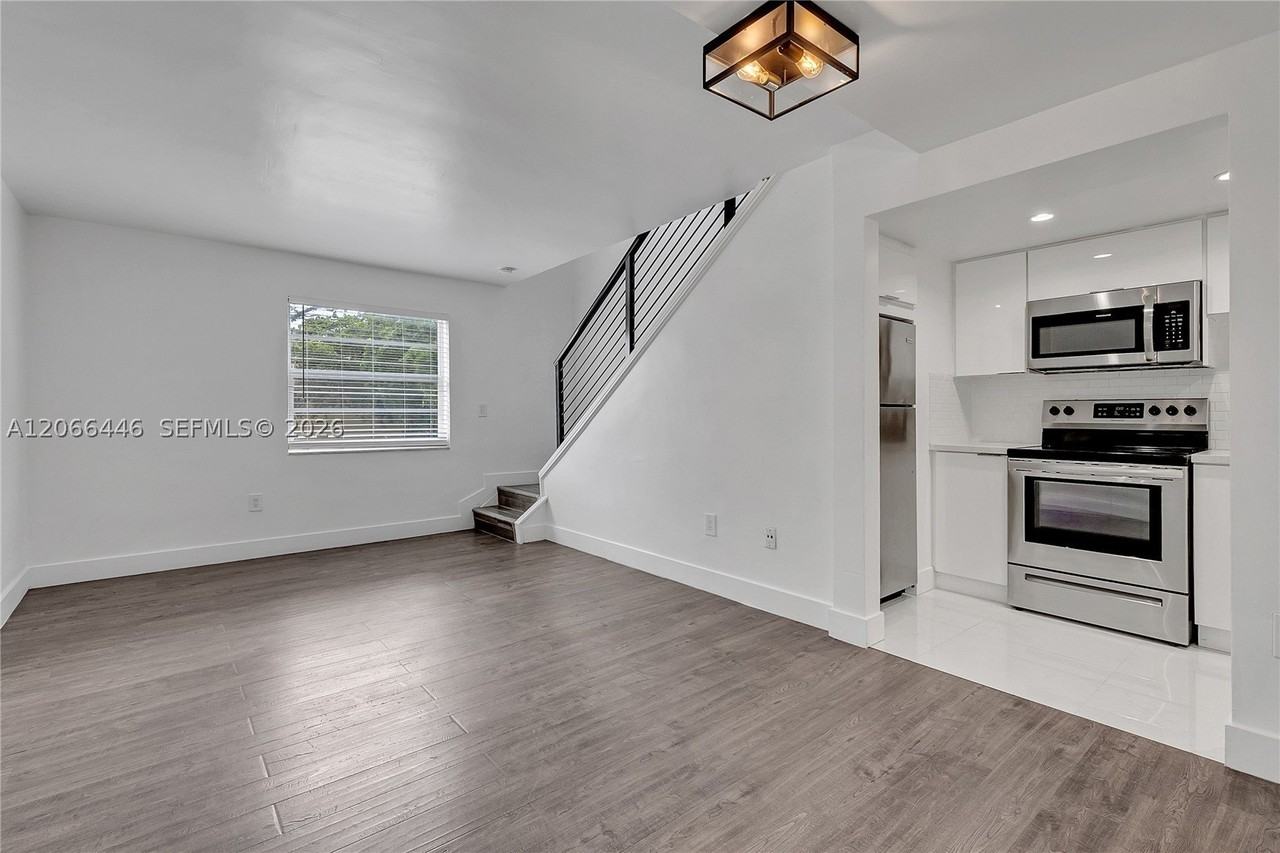 1114 S Douglas Rd #4 - Photo 3 of 19
