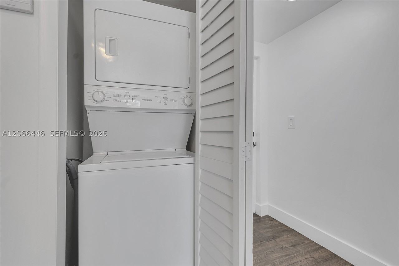 1114 S Douglas Rd #4 - Photo 6 of 19