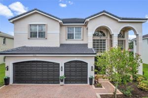 featured image of 19500 Sw 39th Ct