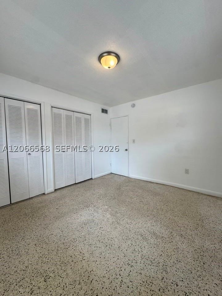 735 W 15th St #4 - Photo 3 of 10