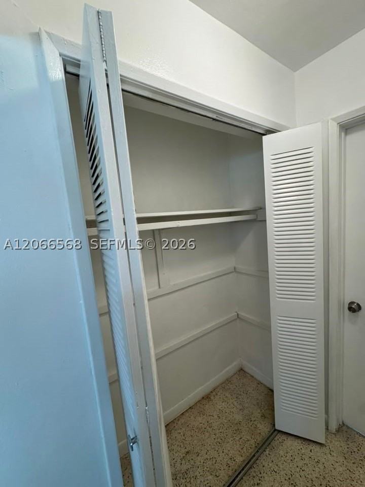 735 W 15th St #4 - Photo 5 of 10