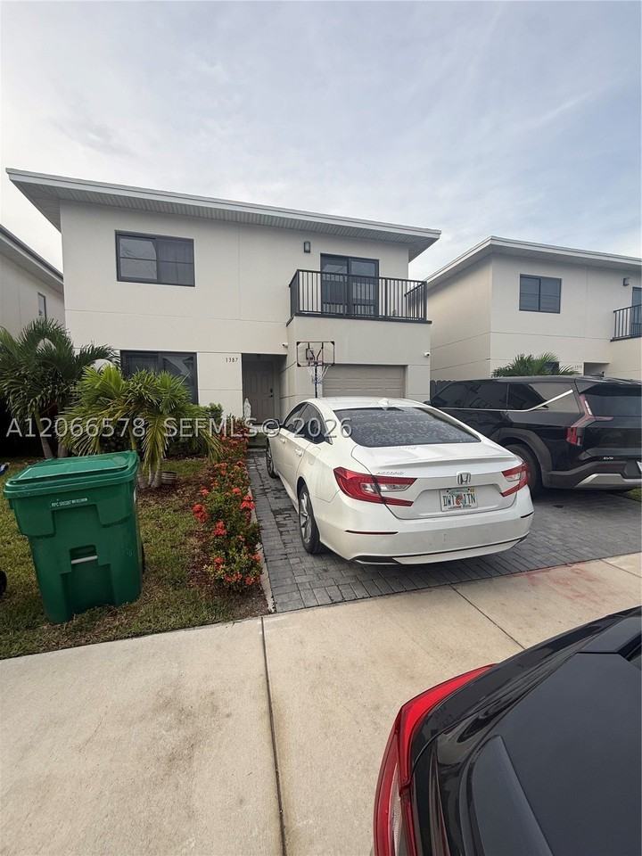 1387 Nw 2nd Ln - Photo 2 of 23