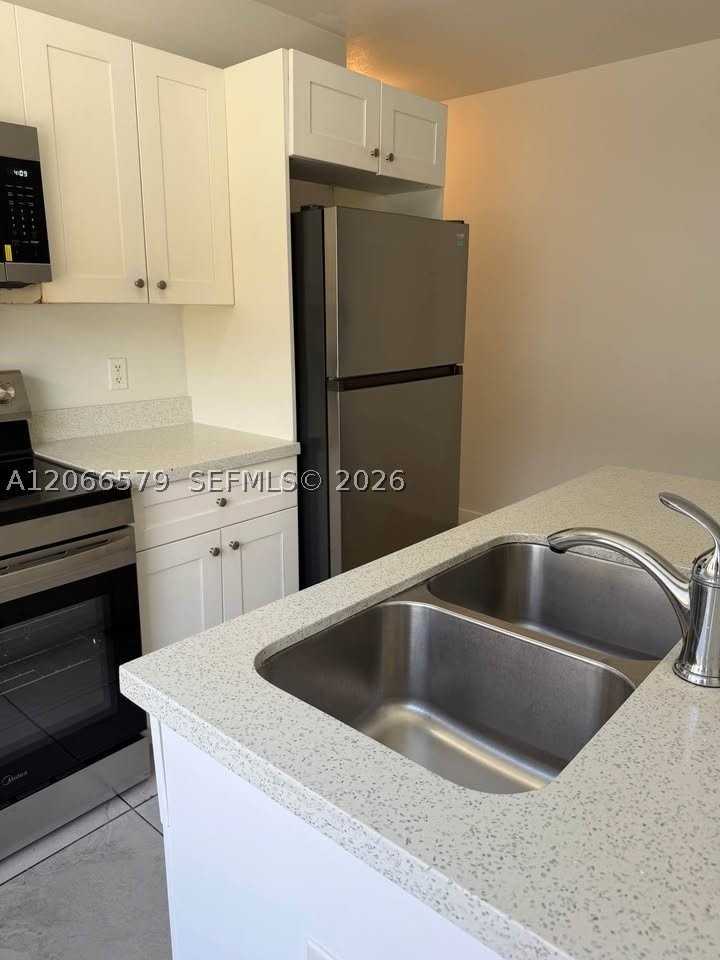 2635 Nw 24th Ave - Photo 5 of 15