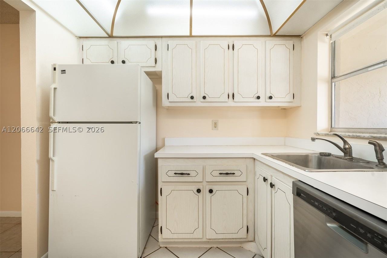 3645 Sw Natura Ave #D - Photo 4 of 29