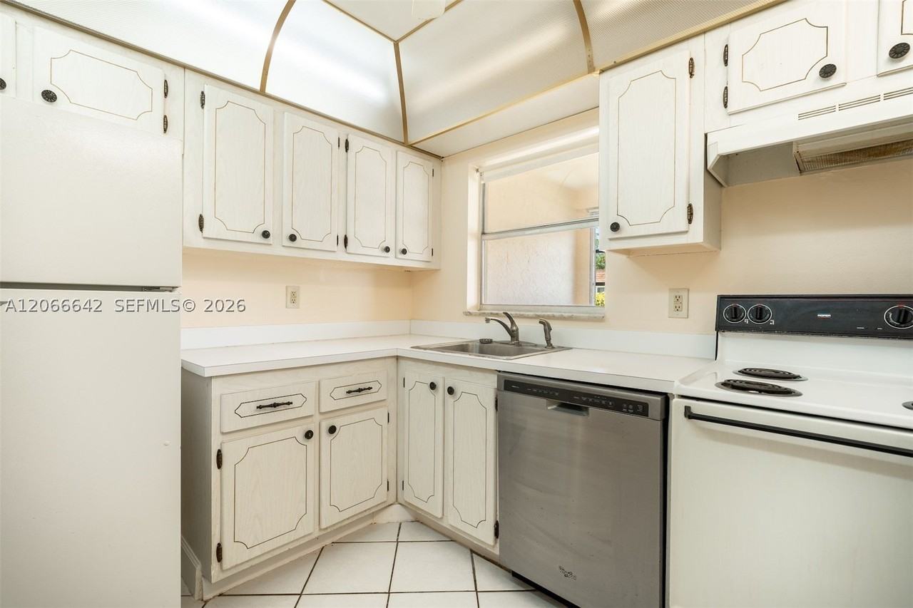 3645 Sw Natura Ave #D - Photo 5 of 29
