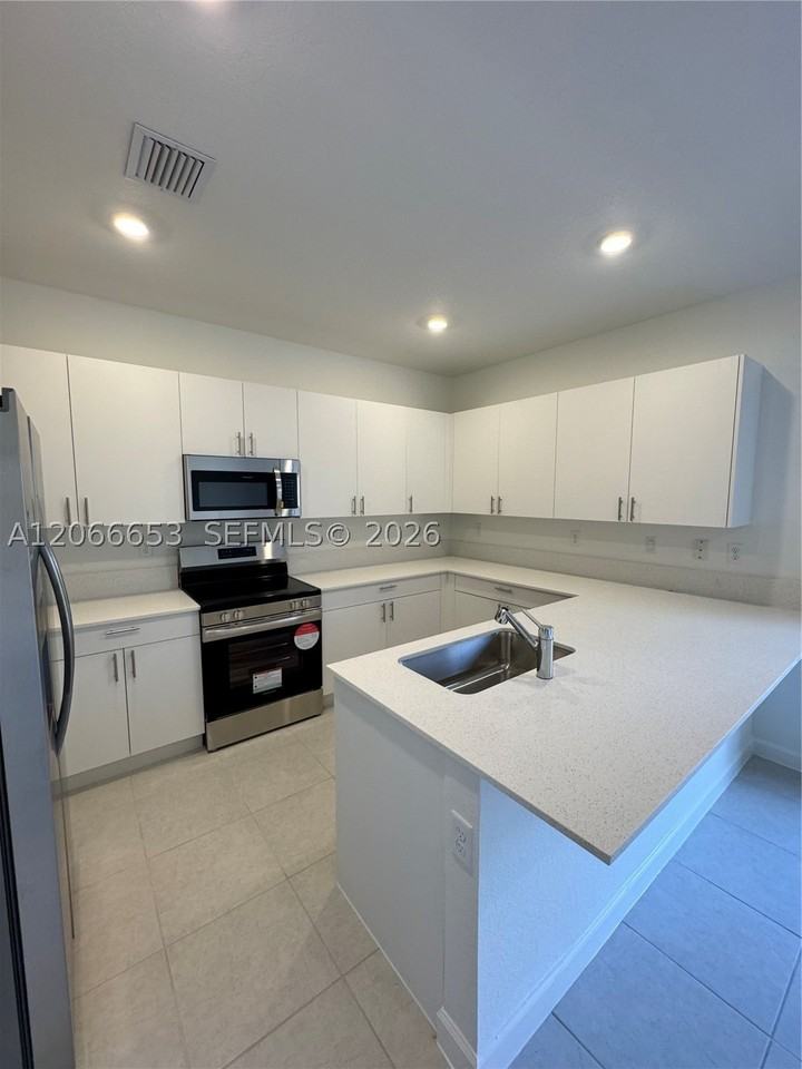 23379 Sw 128th Ave #23379 - Photo 4 of 15