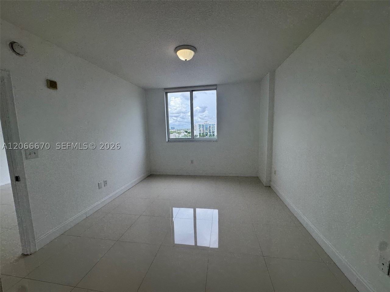 18800 Ne 29th Ave #1005 - Photo 7 of 19