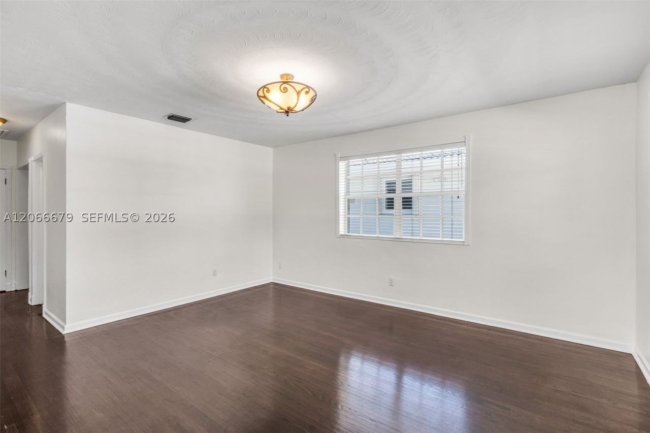 3640 Sw 25th St #1 - Photo 6 of 18