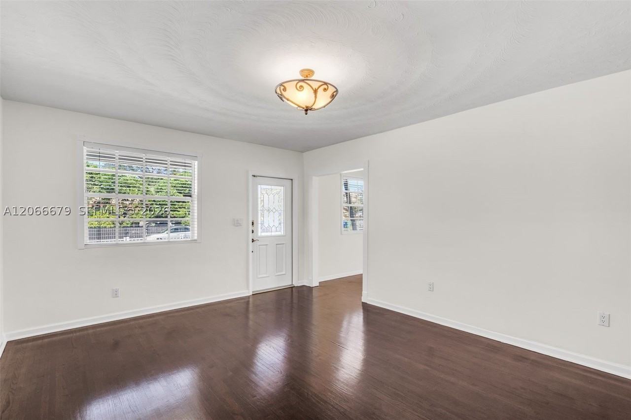 3640 Sw 25th St #1 - Photo 7 of 18