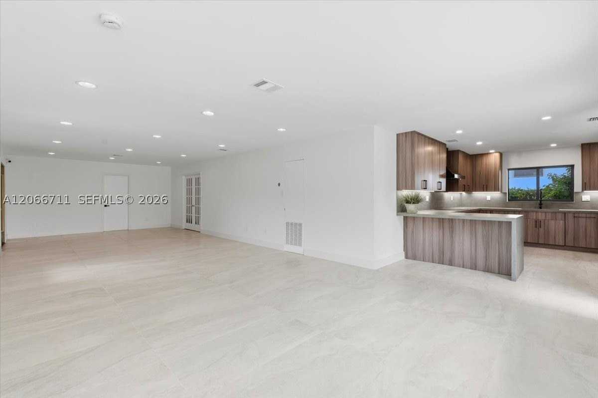 1215 Ne 110th St - Photo 7 of 26