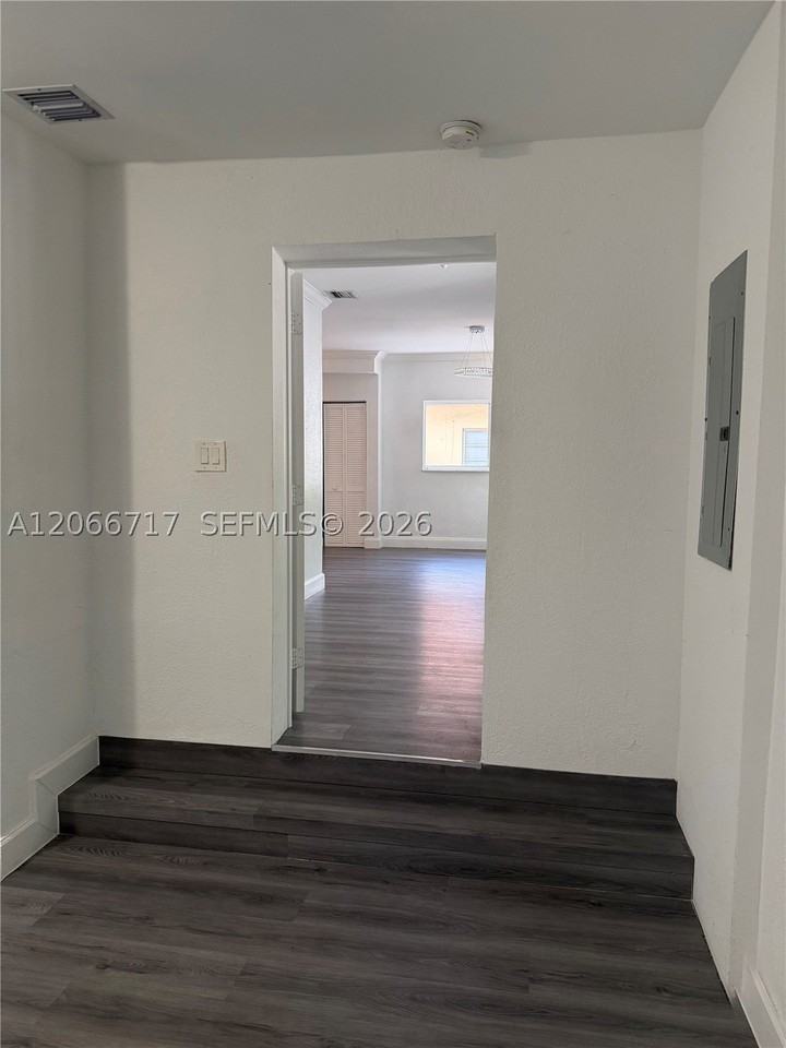 328 Sw 15th Ave - Photo 2 of 25