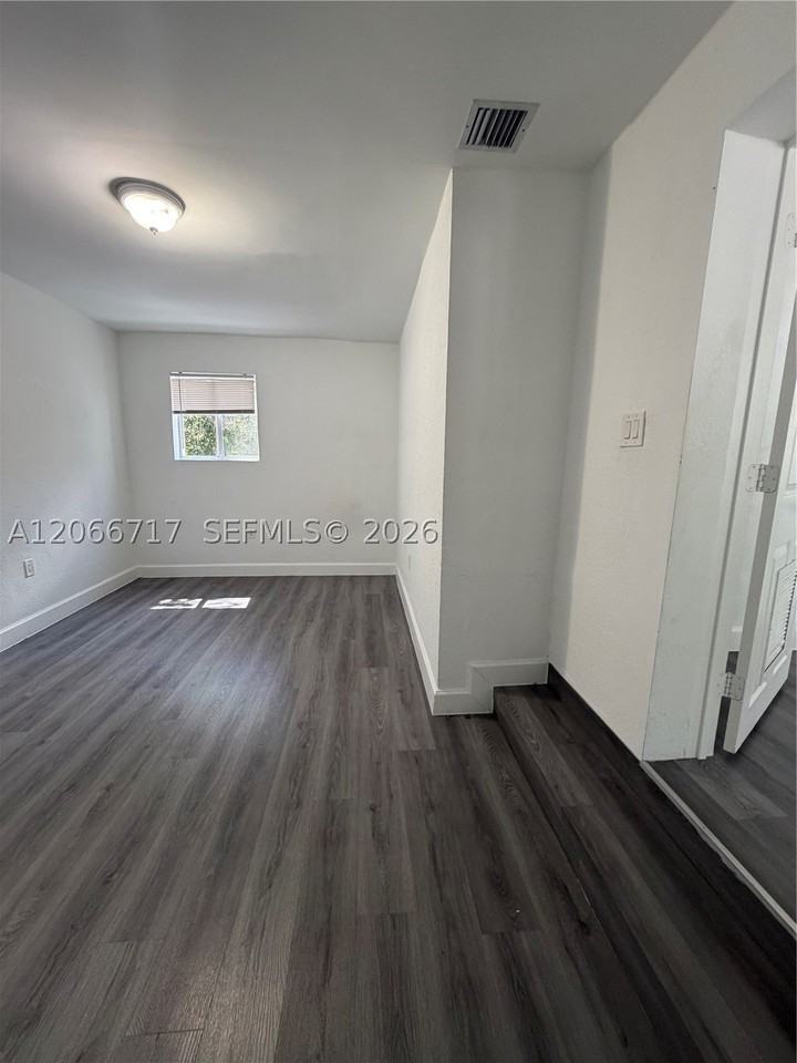 328 Sw 15th Ave - Photo 3 of 25