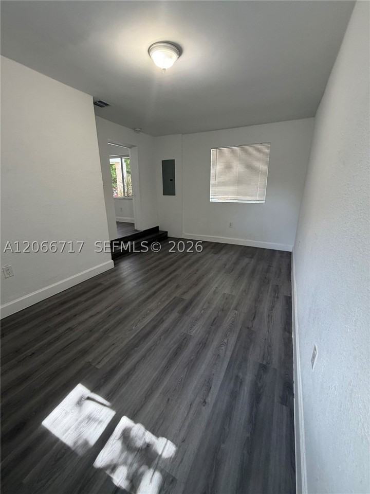 328 Sw 15th Ave - Photo 4 of 25