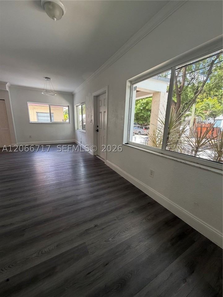 328 Sw 15th Ave - Photo 5 of 25