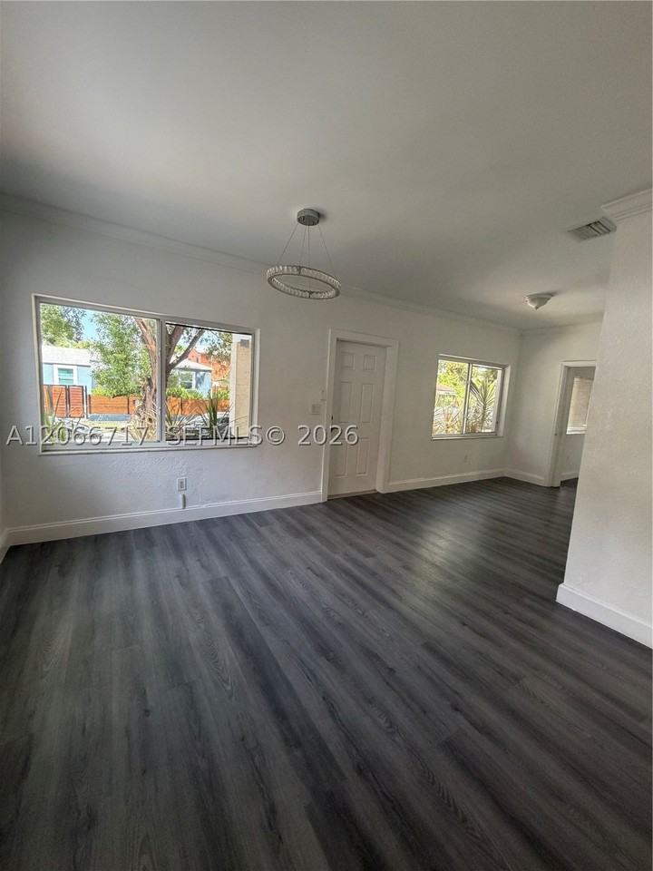 328 Sw 15th Ave - Photo 6 of 25