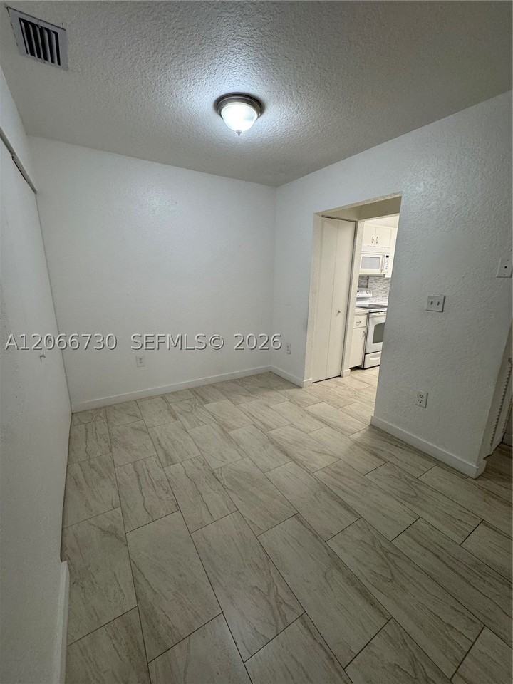 2124 Thomas St #2126 - Photo 5 of 16