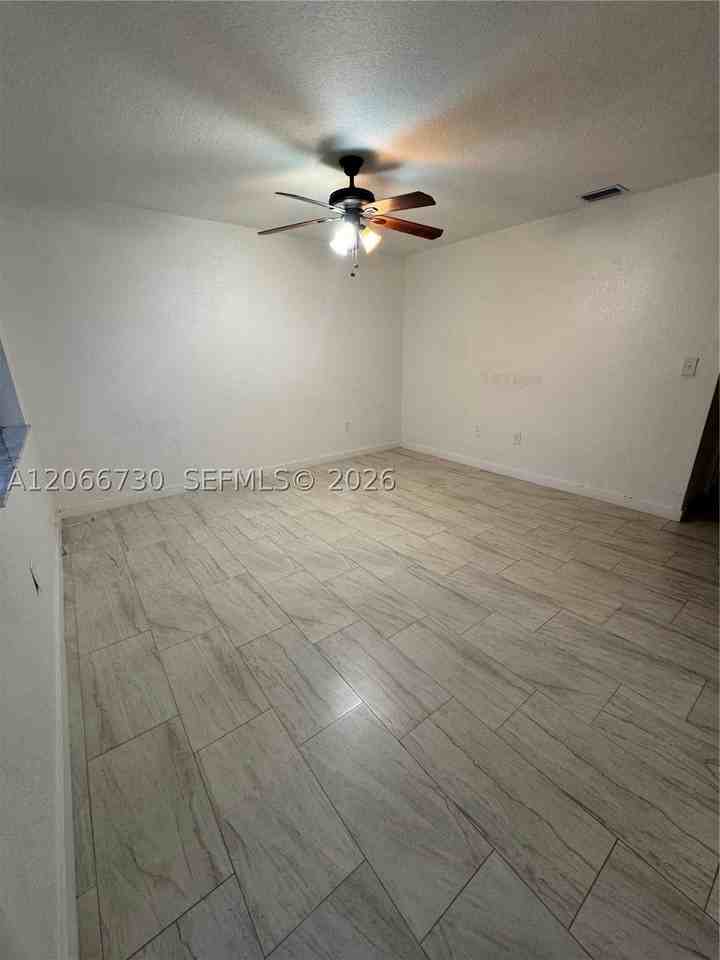 2124 Thomas St #2126 - Photo 5 of 21