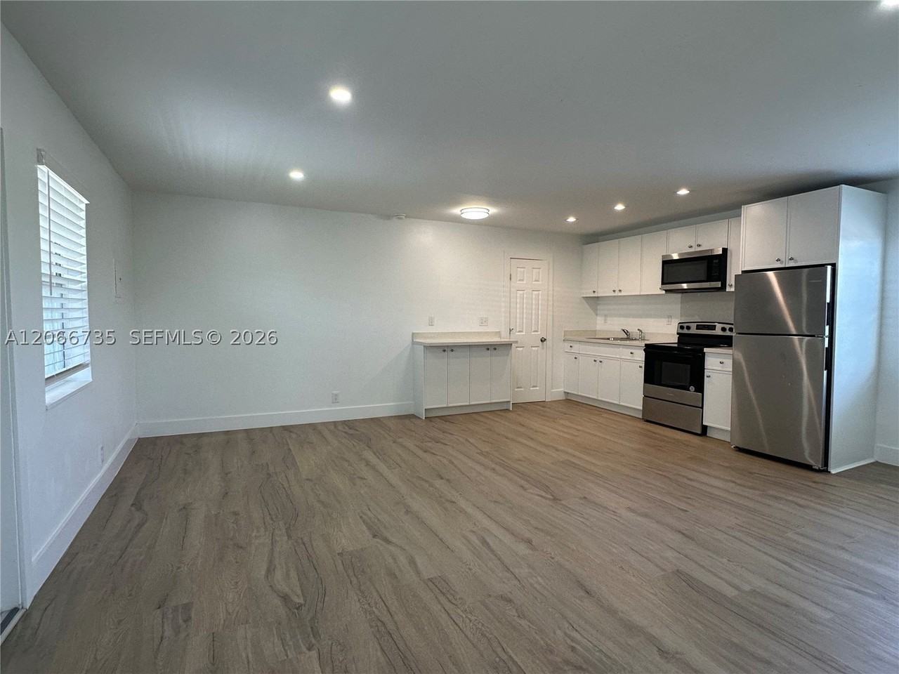 1413 N Dixie Hwy #5 - Photo 2 of 26