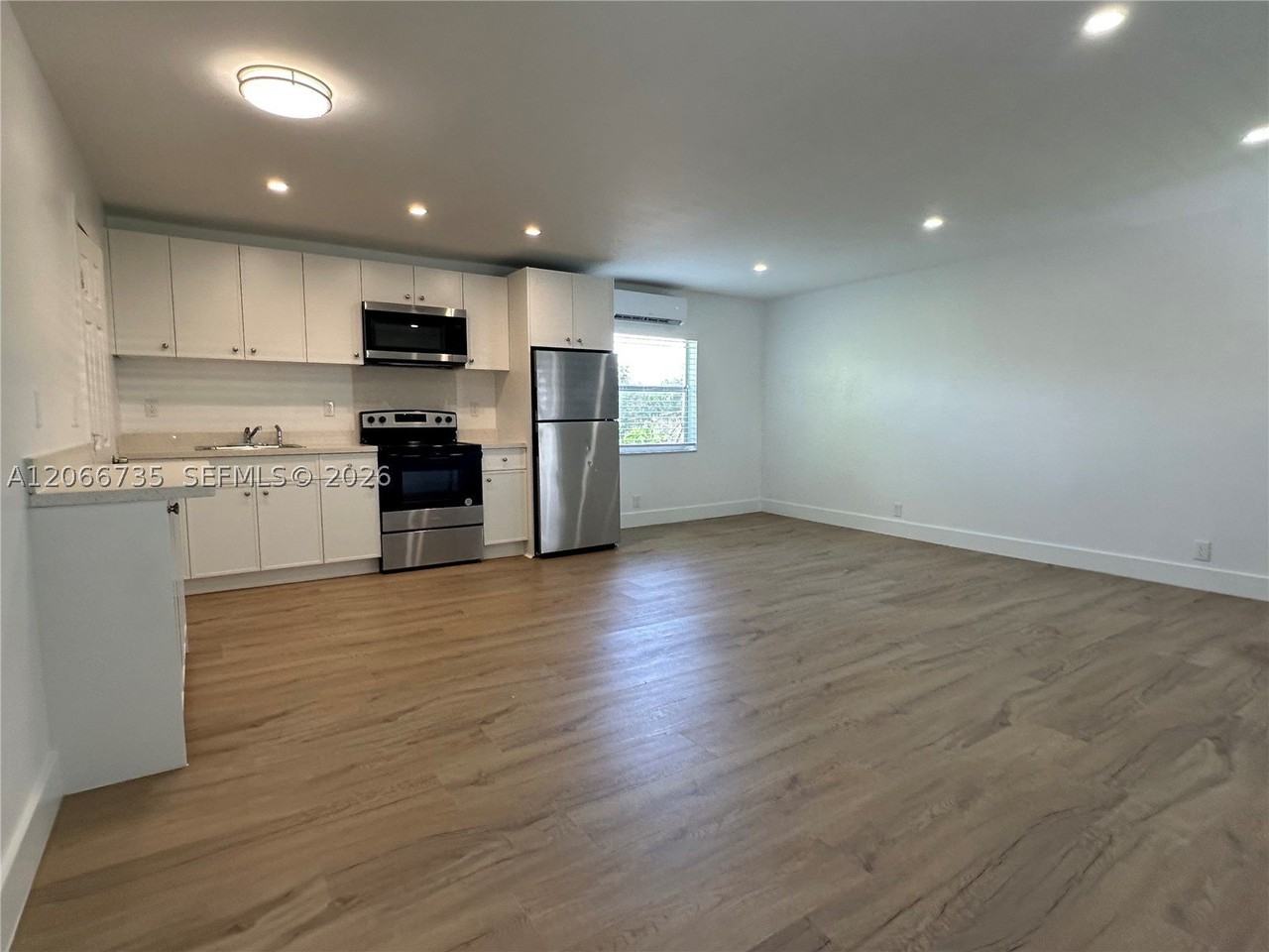1413 N Dixie Hwy #5 - Photo 3 of 26