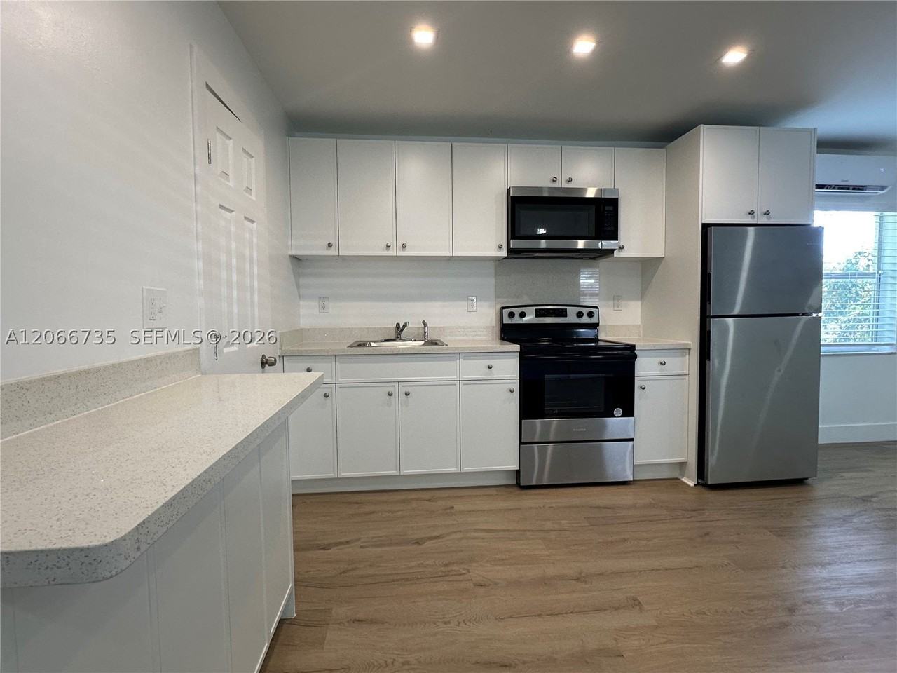 1413 N Dixie Hwy #5 - Photo 4 of 26