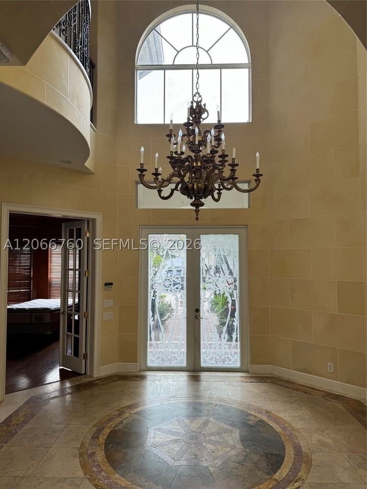 891 Captiva Dr - Photo 5 of 42
