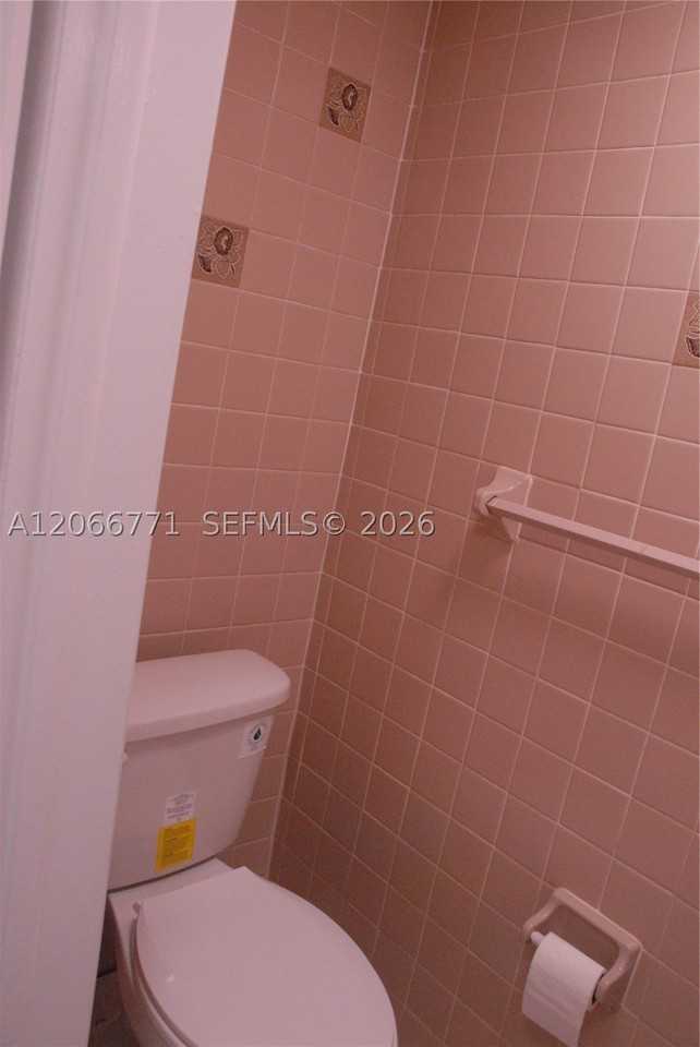 10907 Sw 88th St #416 - Photo 5 of 33
