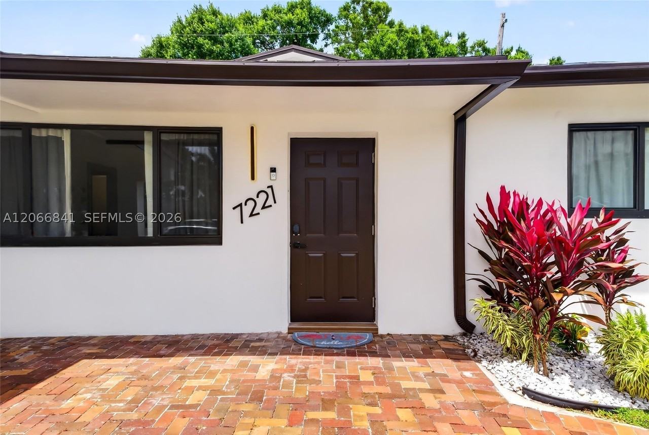 7221 Freedom St - Photo 3 of 35
